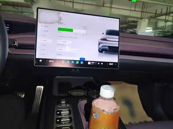 Xiaomi SU7 2024
