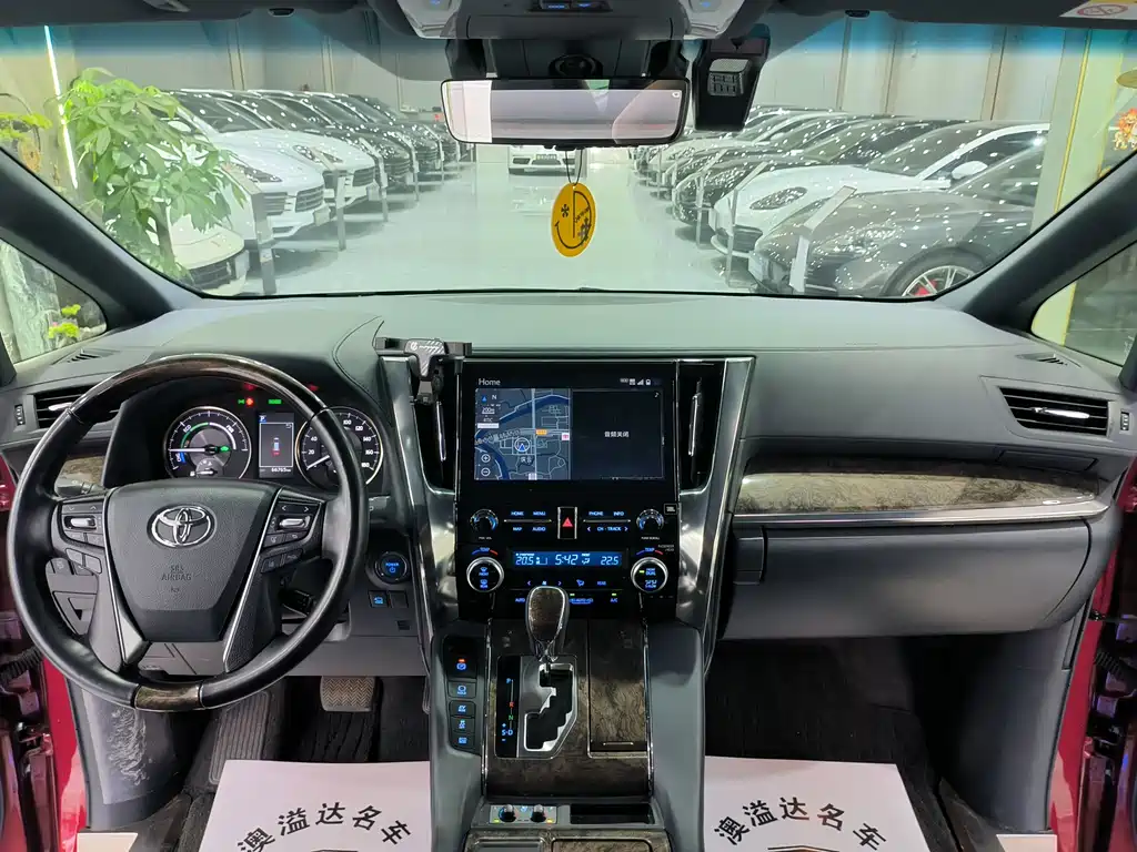 Toyota Alphard 2020 — фото 14