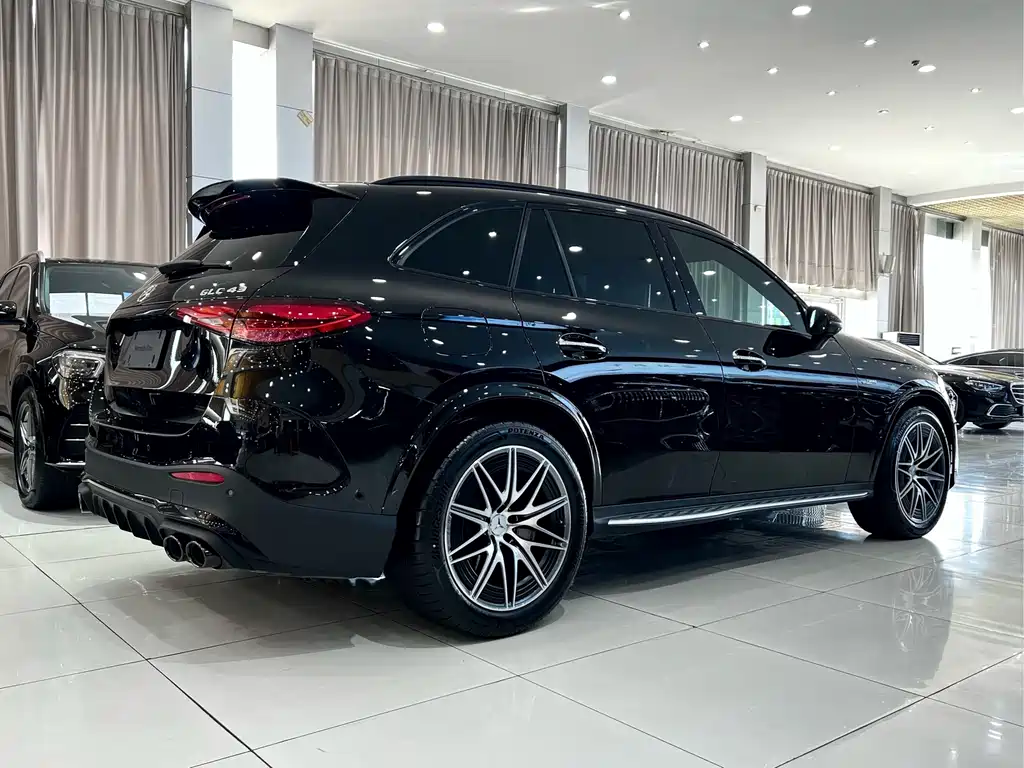 Mercedes-Benz GLC AMG 2025 — фото 4