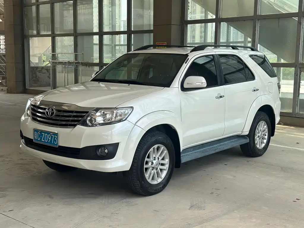 Toyota Fortuner 2017 — фото 1