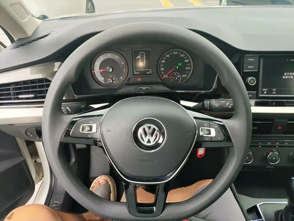 Volkswagen Lavida 2018 — фото 11