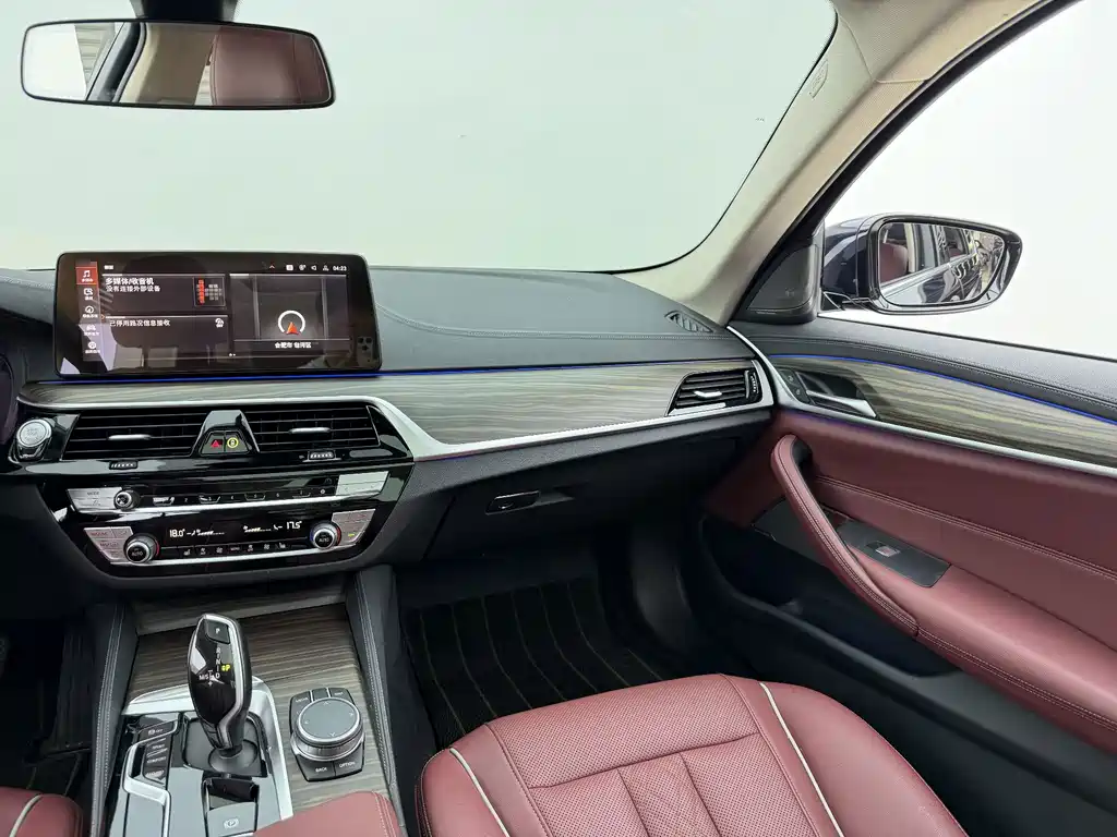 BMW 5 Series 2023 — фото 11