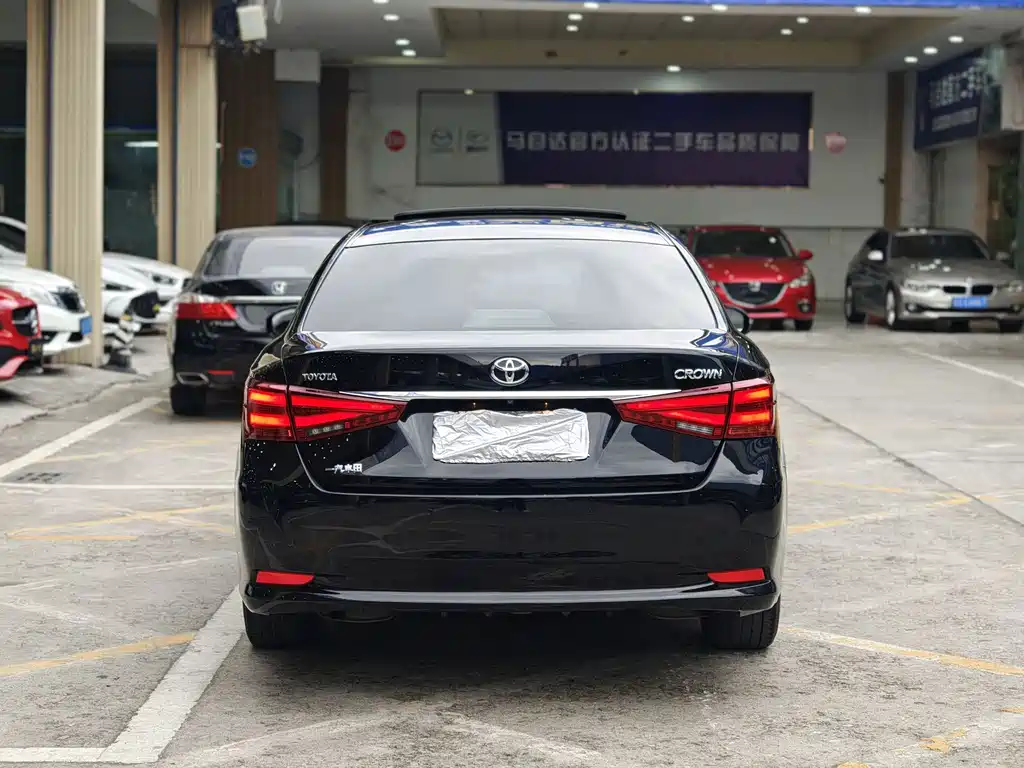 Toyota Crown 2015 — фото 24