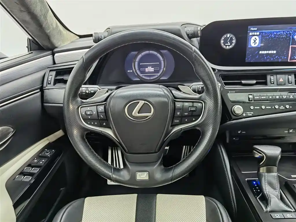 Lexus ES 2022 — фото 11