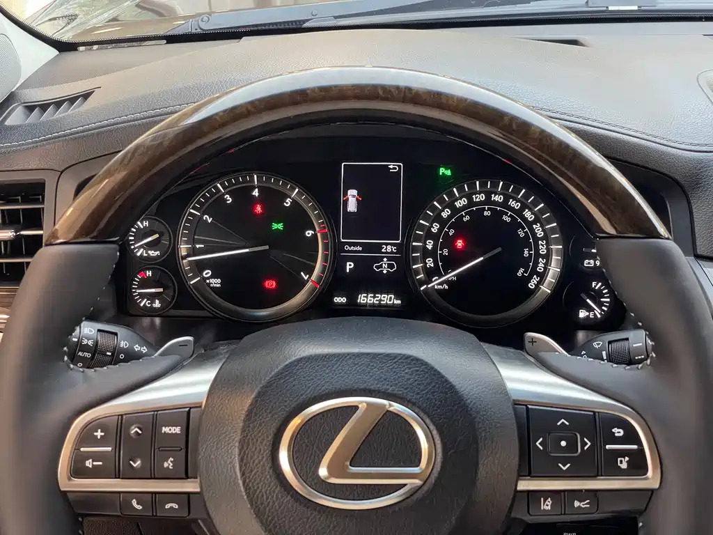 Lexus LX 2016 — фото 29
