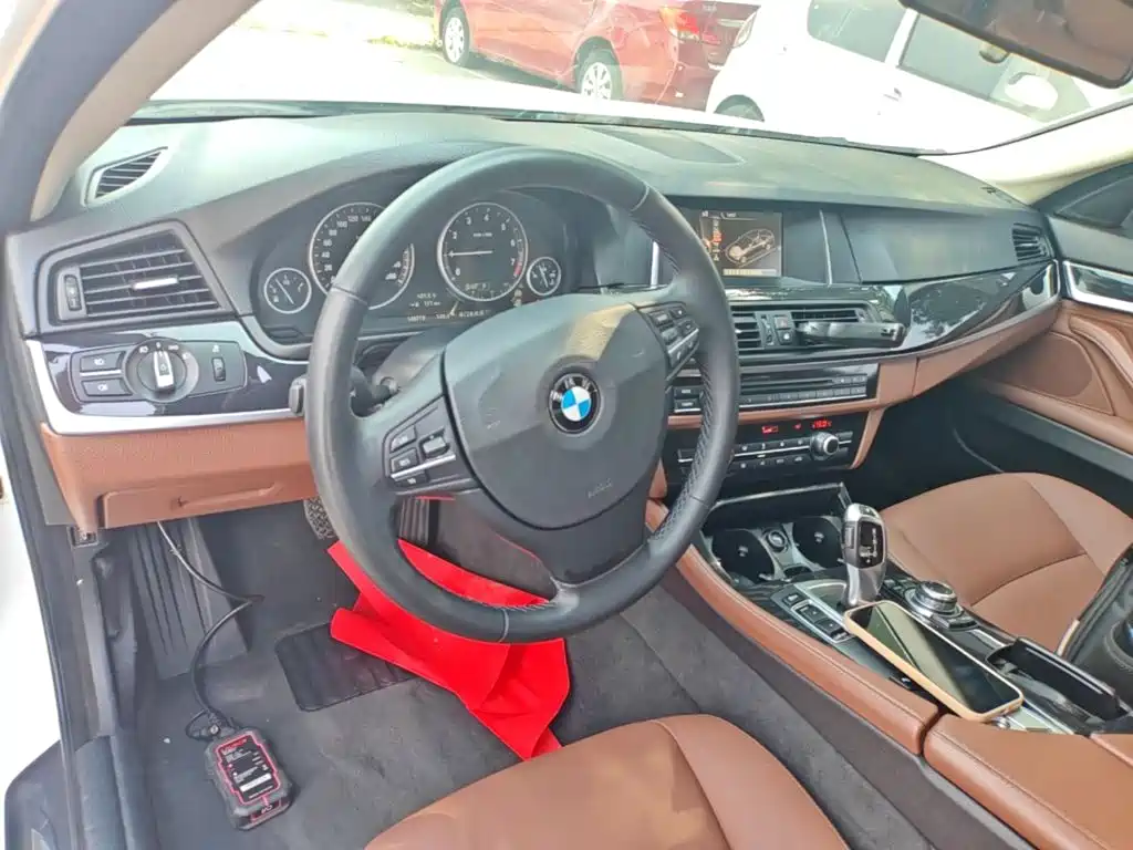 BMW 5 Series 2014 — фото 10