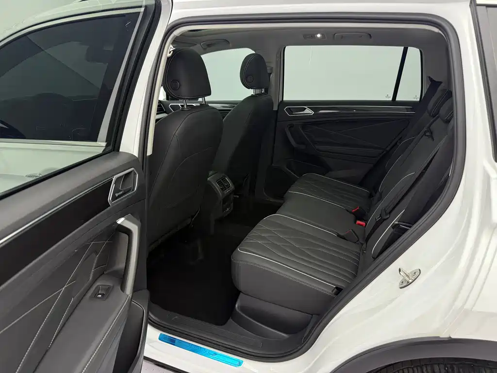 Volkswagen Tiguan L 2023 — фото 14