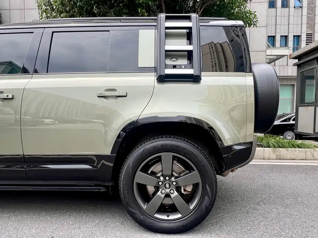 Land Rover Defender 2022 — фото 12