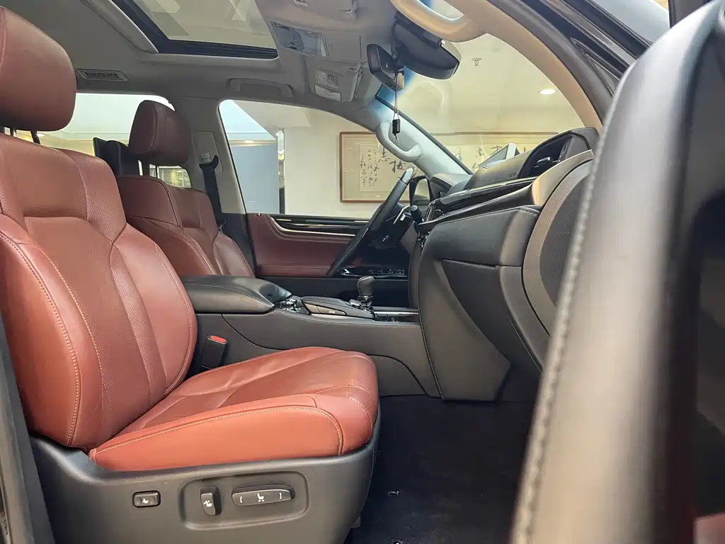 Lexus LX 2016 — фото 11