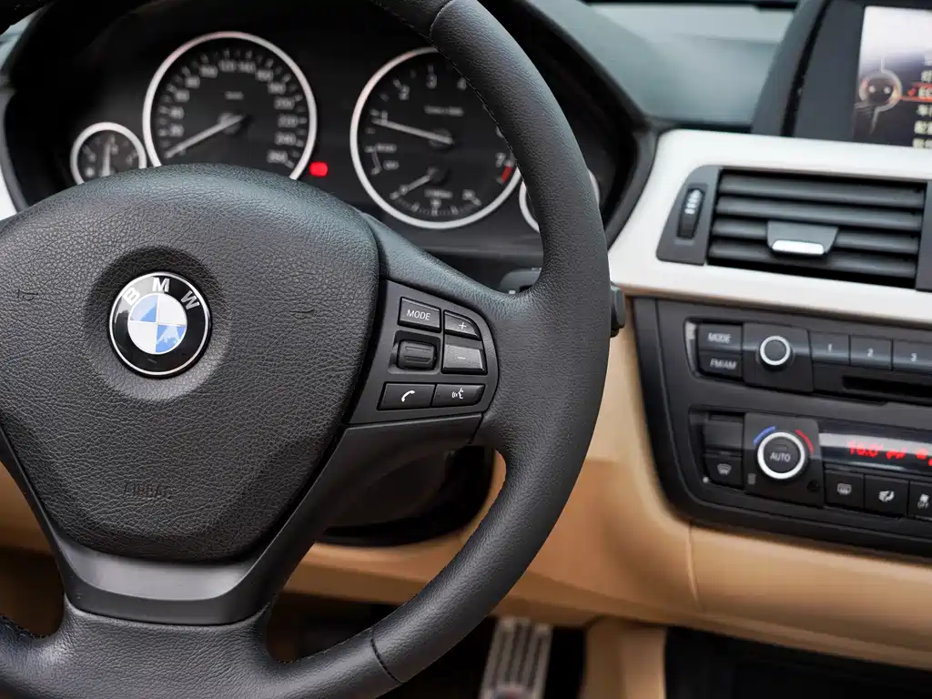 BMW 3 Series 2014 — фото 35