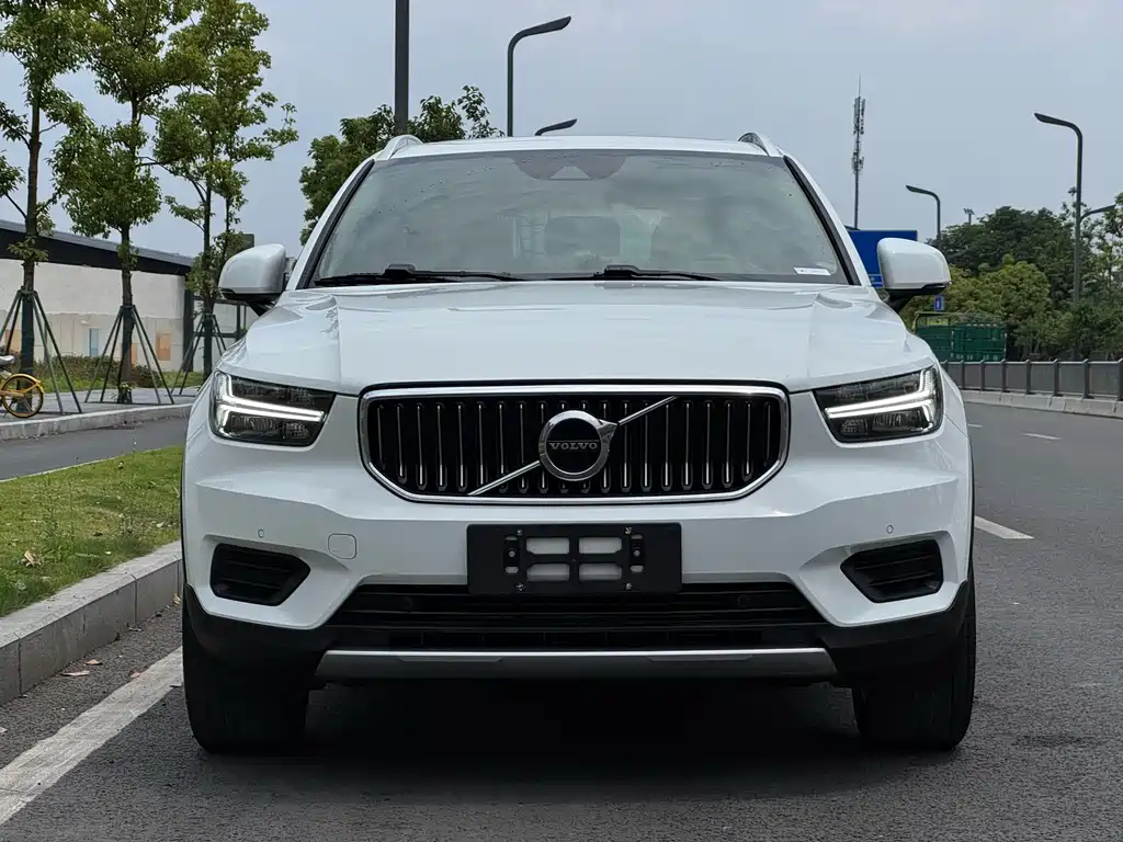 Volvo XC40 2020 — фото 2