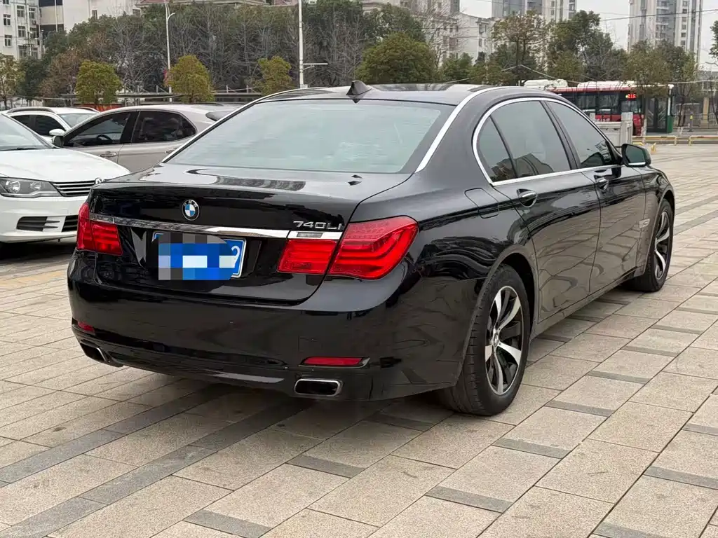 BMW 7 Series 2012 — фото 3