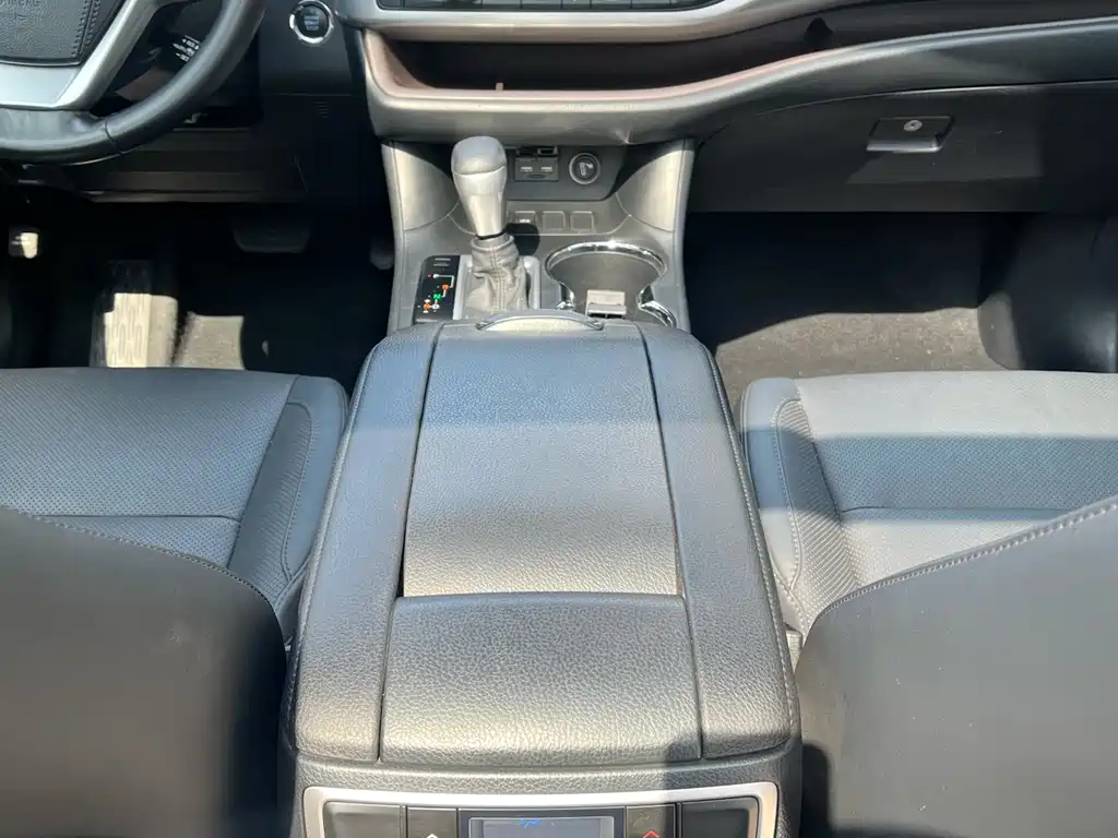 Toyota Highlander 2021 — фото 17