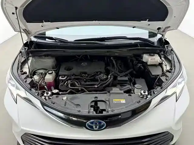 Toyota Sienna 2023 — фото 14
