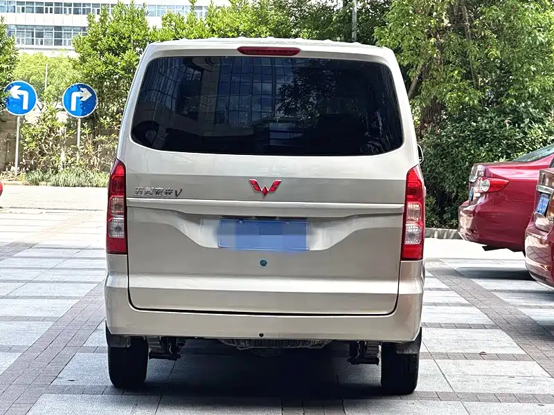 Wuling Hongguang V 2023 — фото 5