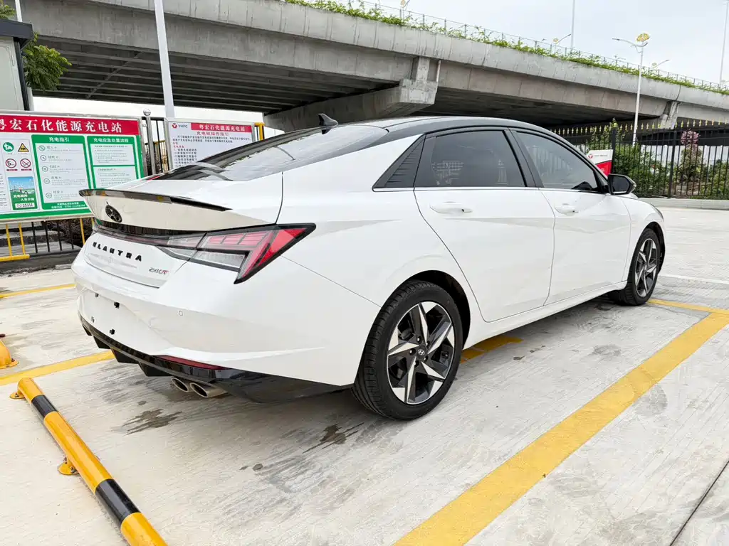 Hyundai Elantra 2022