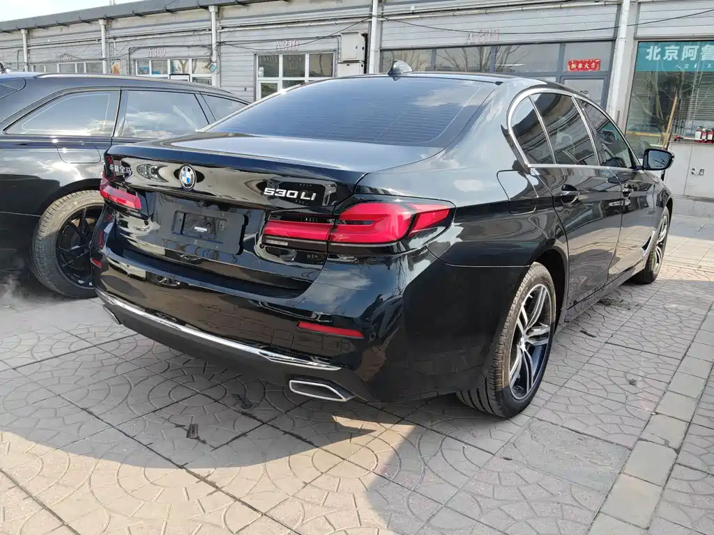 BMW 5 Series 2023 — фото 11