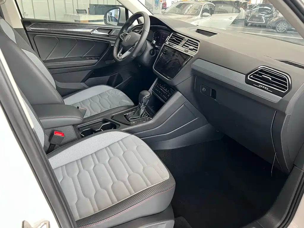 Volkswagen Tiguan X 2021 — фото 10