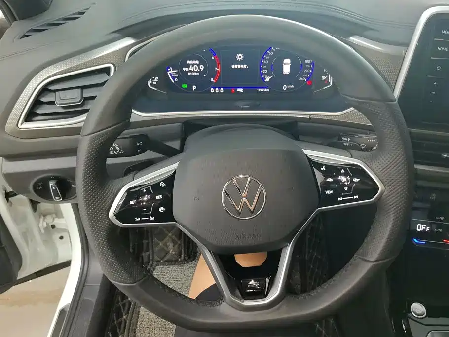 Volkswagen T-Roc 2023 — фото 15