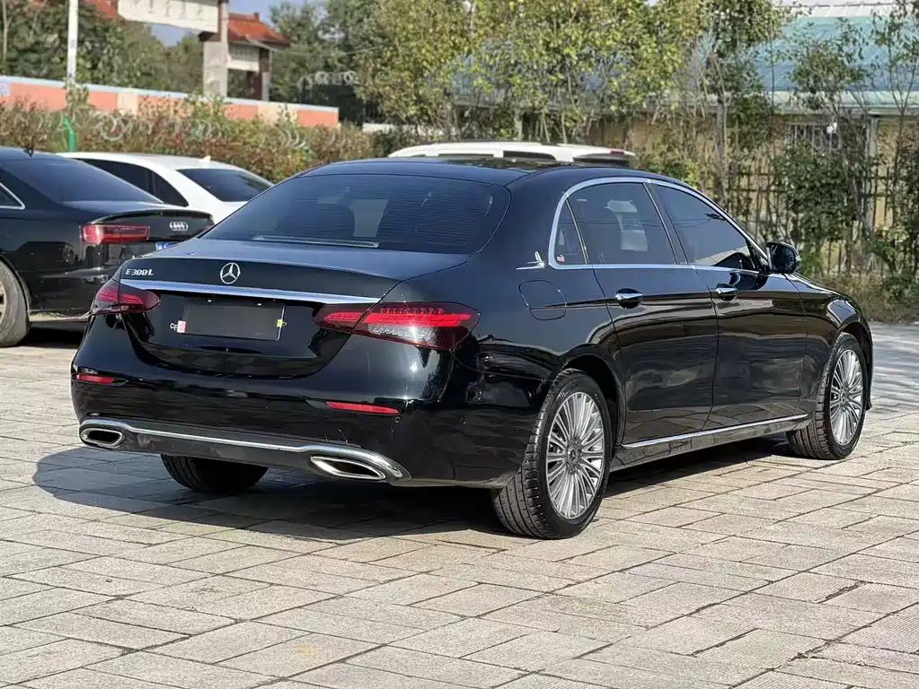 Mercedes-Benz E-Class 2022 — фото 10