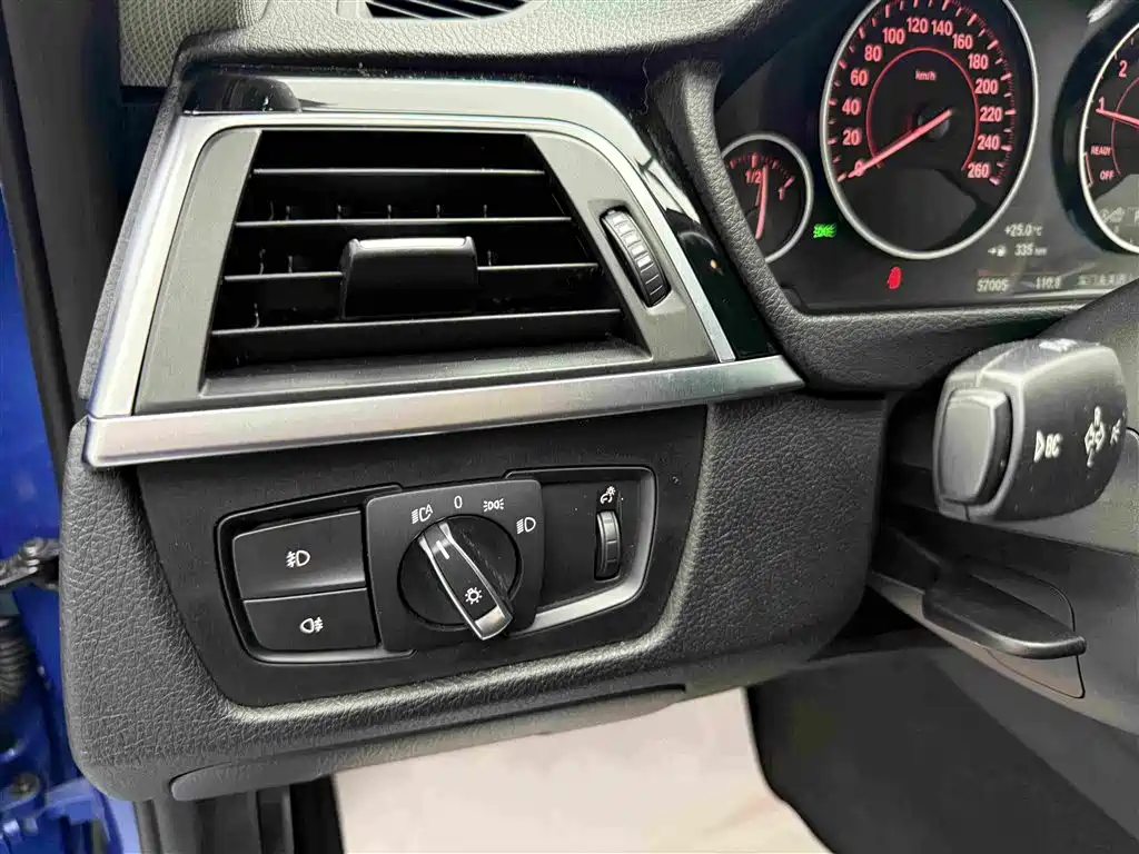 BMW 3 Series 2017 — фото 24