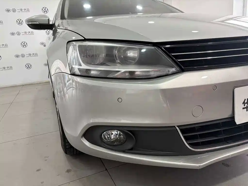 Volkswagen Sagitar 2015