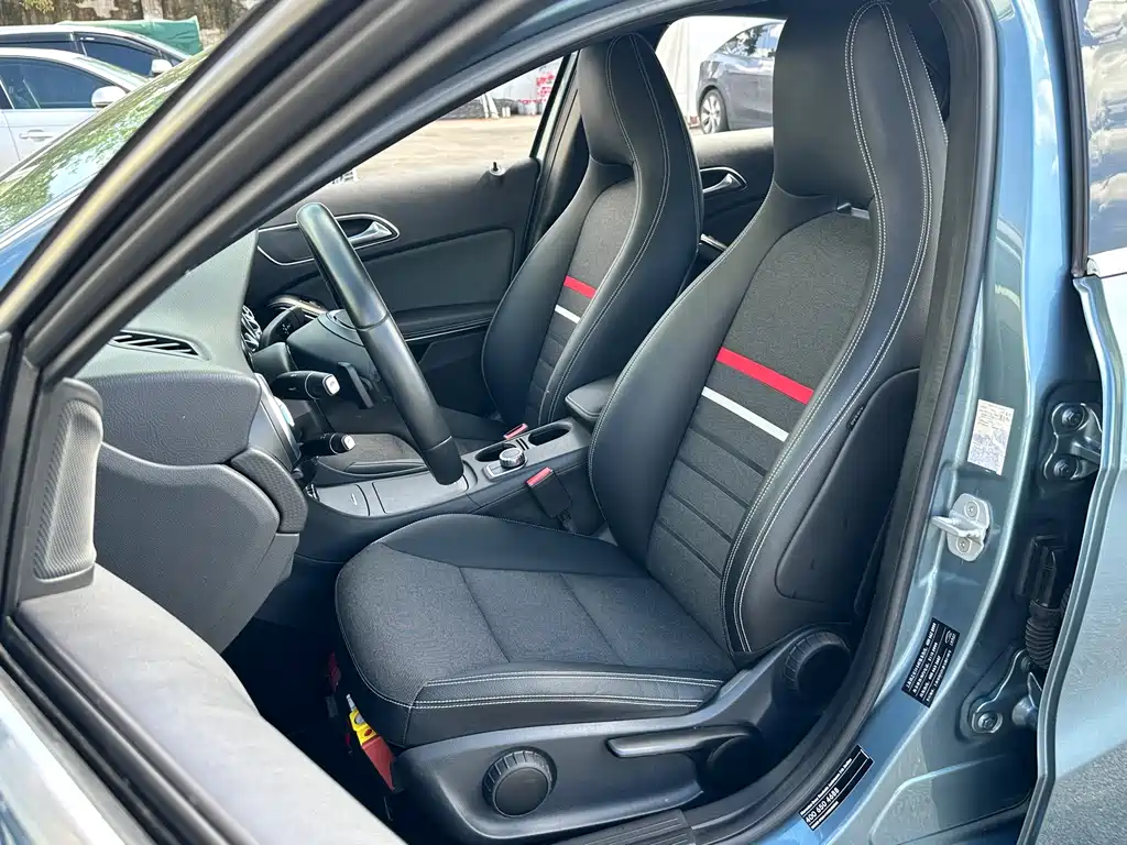 Mercedes-Benz A-Class 2014 — фото 11