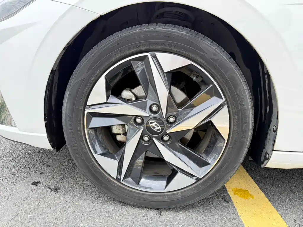 Hyundai Elantra 2022 — фото 9