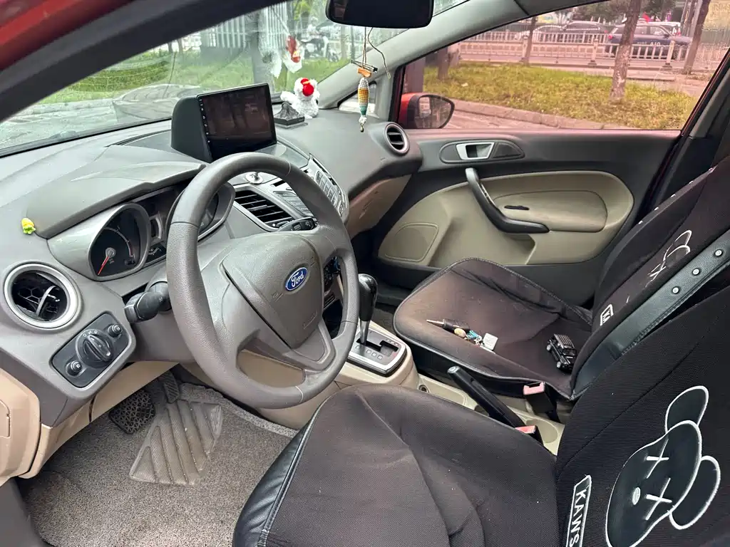 Ford Fiesta 2013 — фото 15