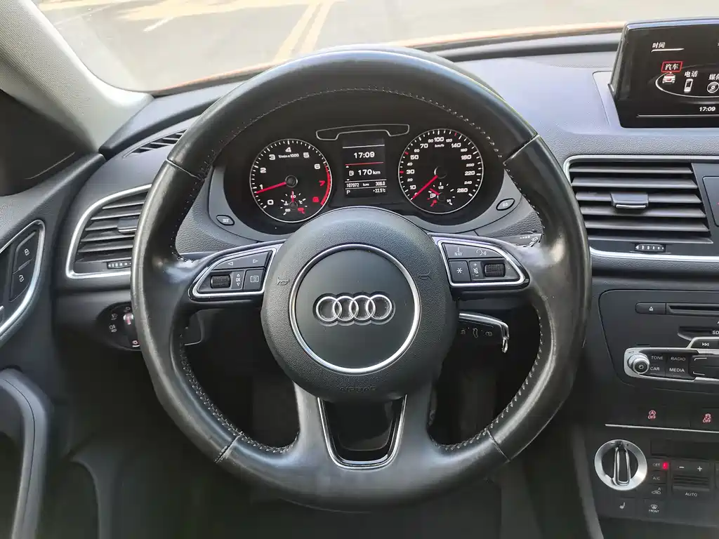 Audi Q3 2015 — фото 12