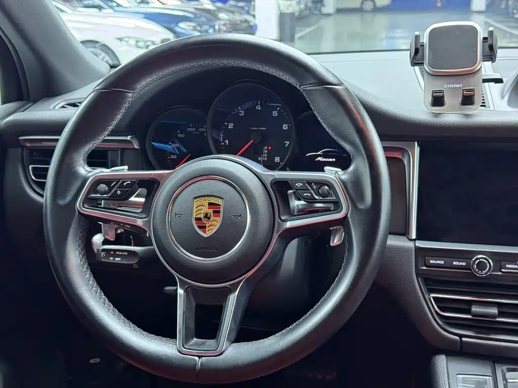 Porsche Macan 2019 — фото 11