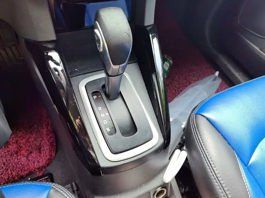 Ford Ecosport 2015 — фото 10