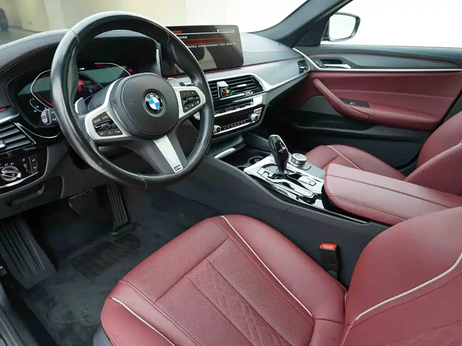 BMW 5 Series 2022 — фото 10