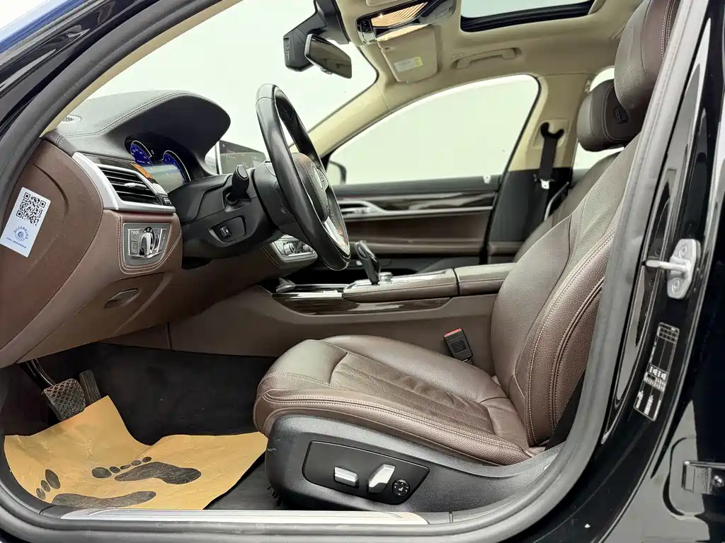 BMW 7 Series 2018 — фото 16