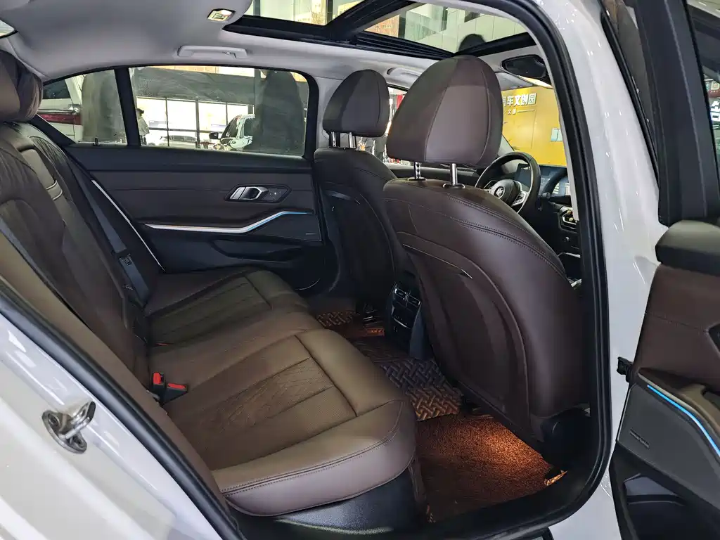 BMW 3 Series 2023 — фото 14