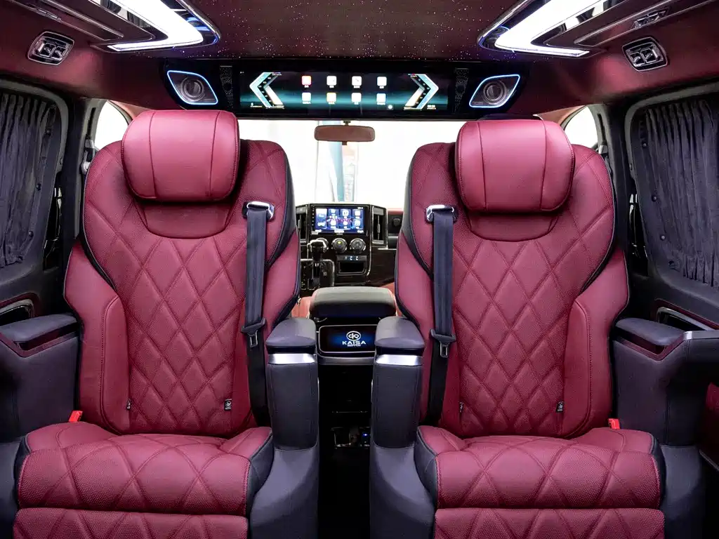 Toyota Hiace — фото 23