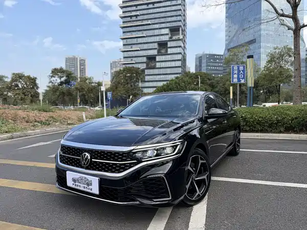 Volkswagen Passat 2023