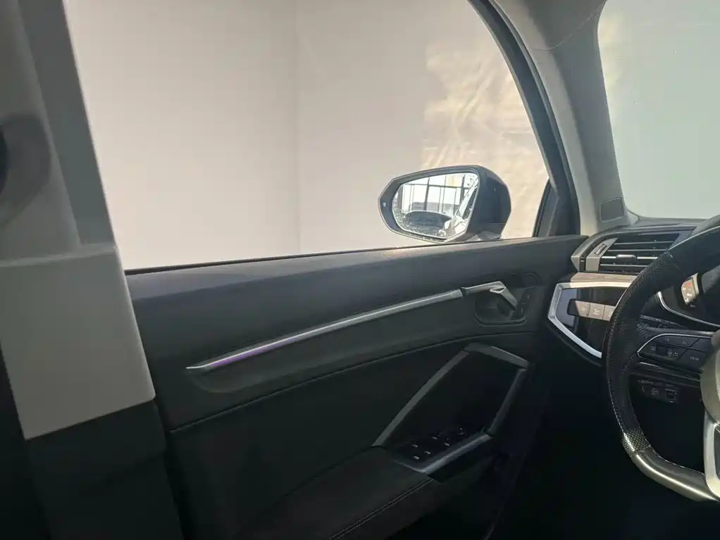 Audi Q3 Sportback 2023 — фото 15