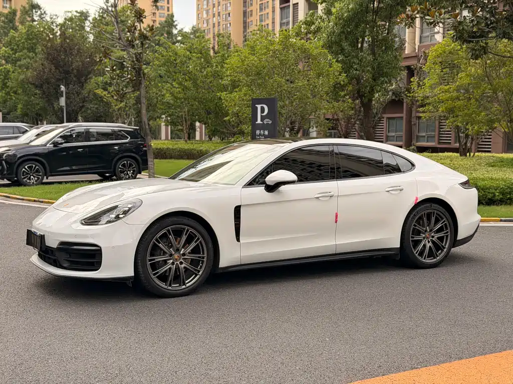 Porsche Panamera 2022 — фото 1