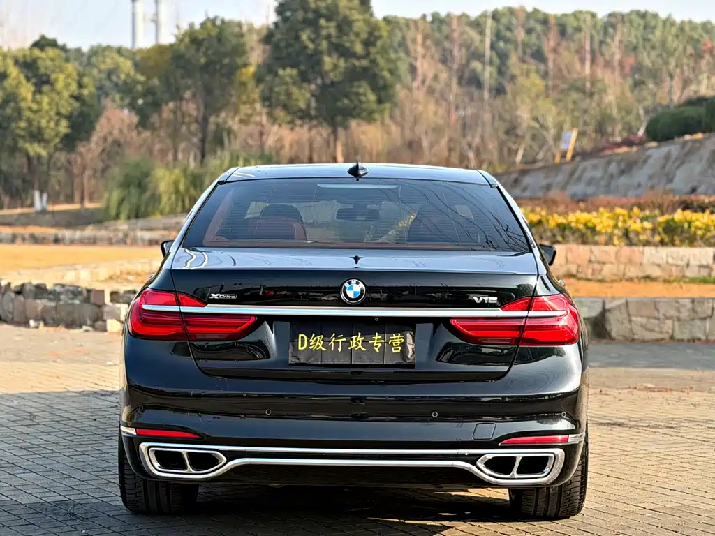BMW 7 Series 2017 — фото 20
