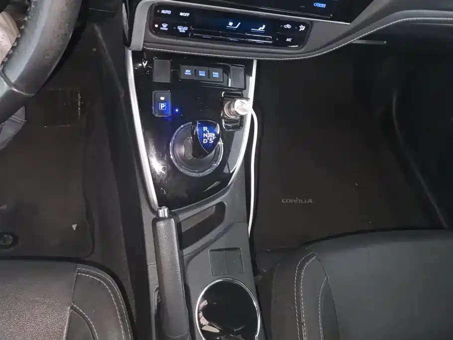 Toyota Corolla 2018 — фото 16