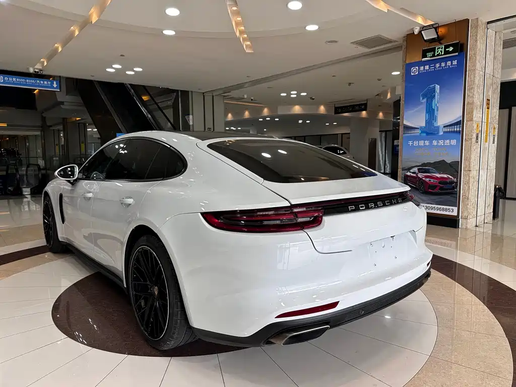 Porsche Panamera 2018 — фото 16