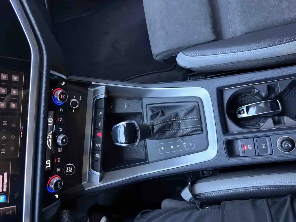 Audi Q3 2023 — фото 16
