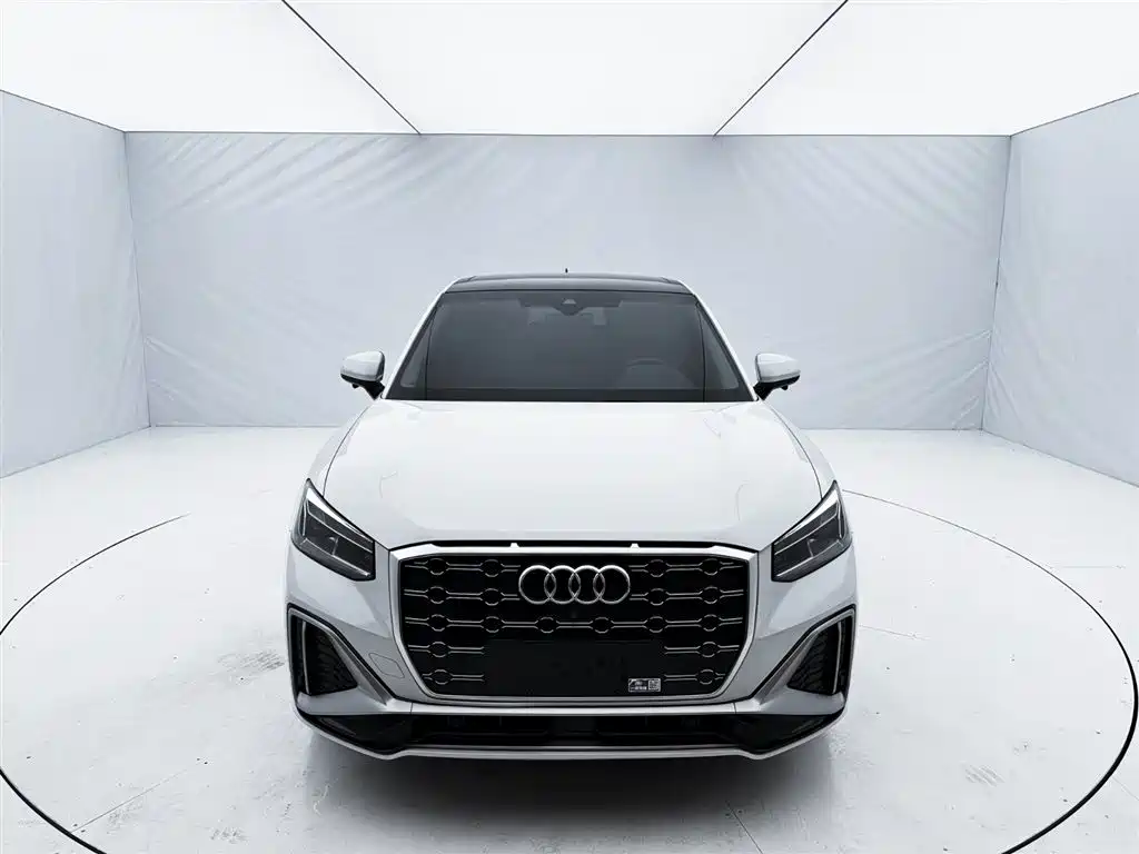 Audi Q2L 2022 — фото 2