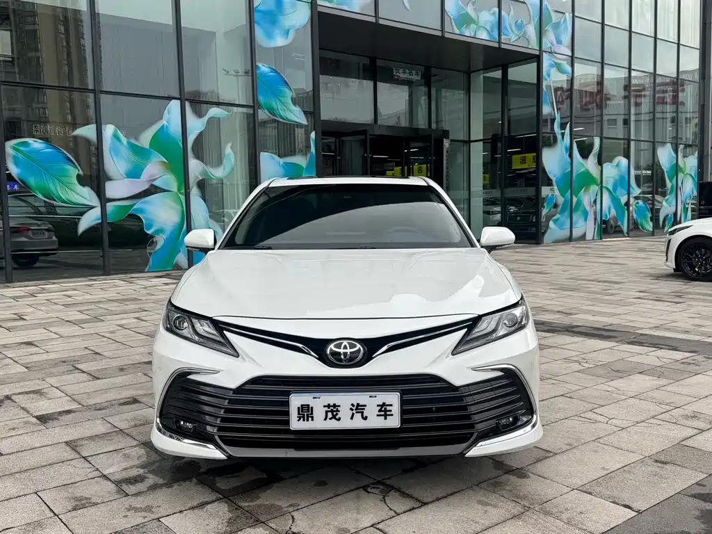 Toyota Camry 2022 — фото 2