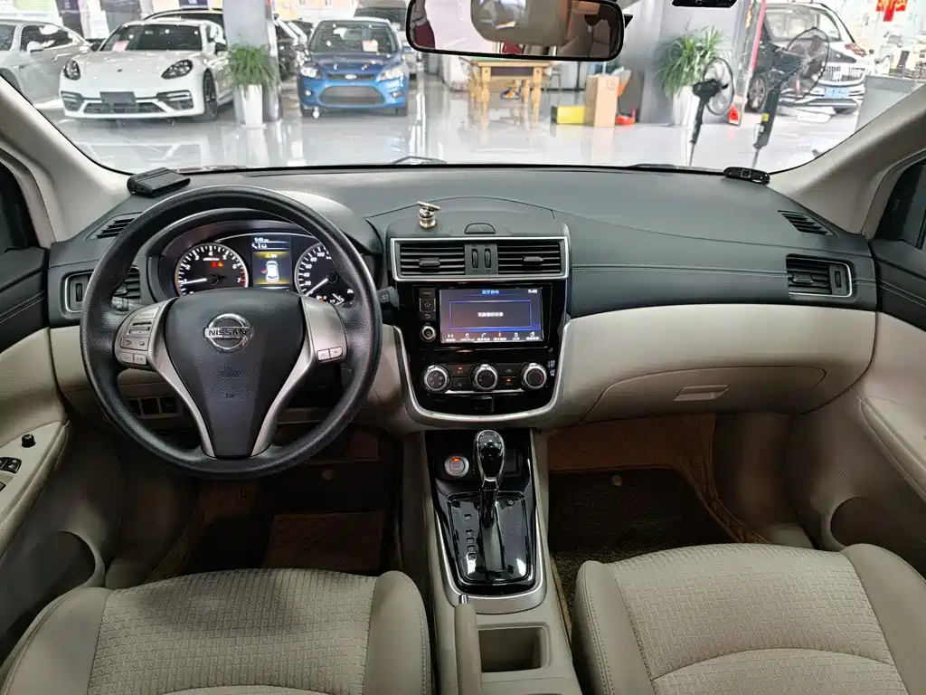 Nissan Tiida 2016 — фото 14