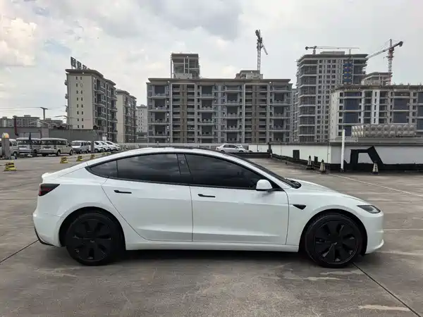Tesla Model 3 2025
