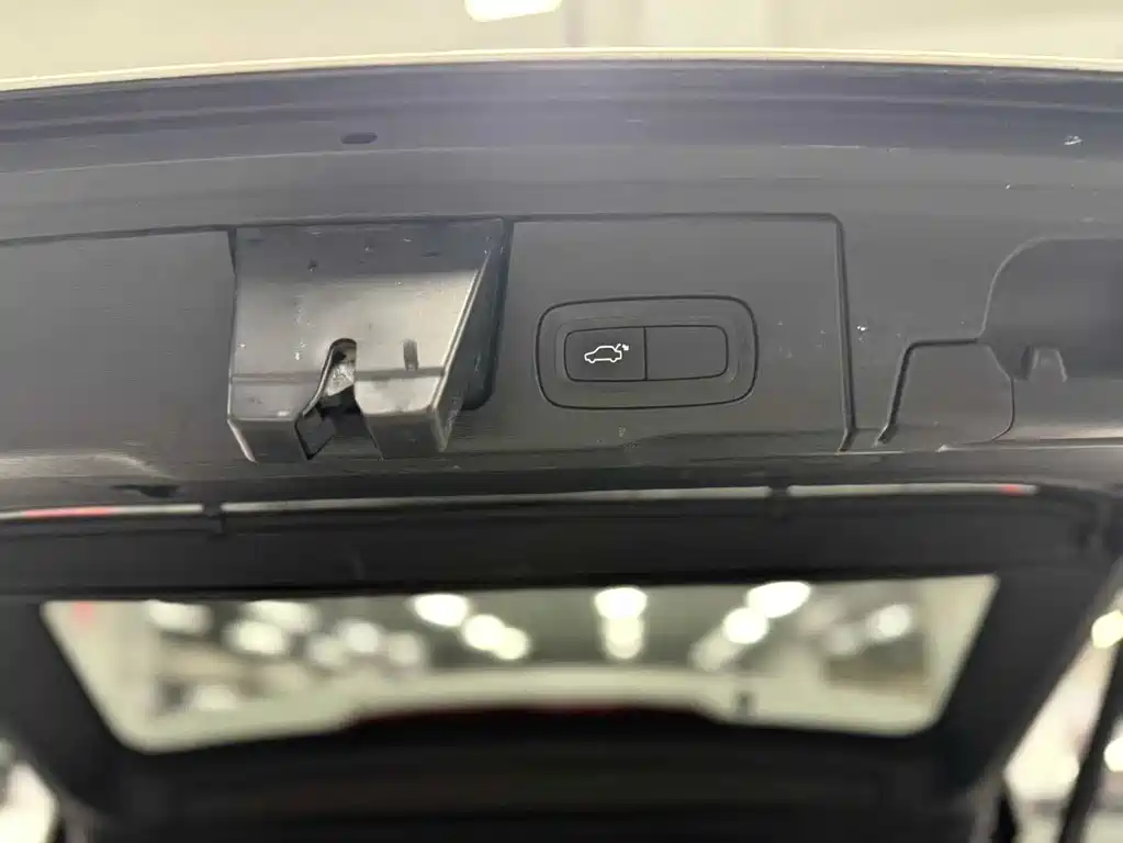 Volvo XC60 2019 — фото 10