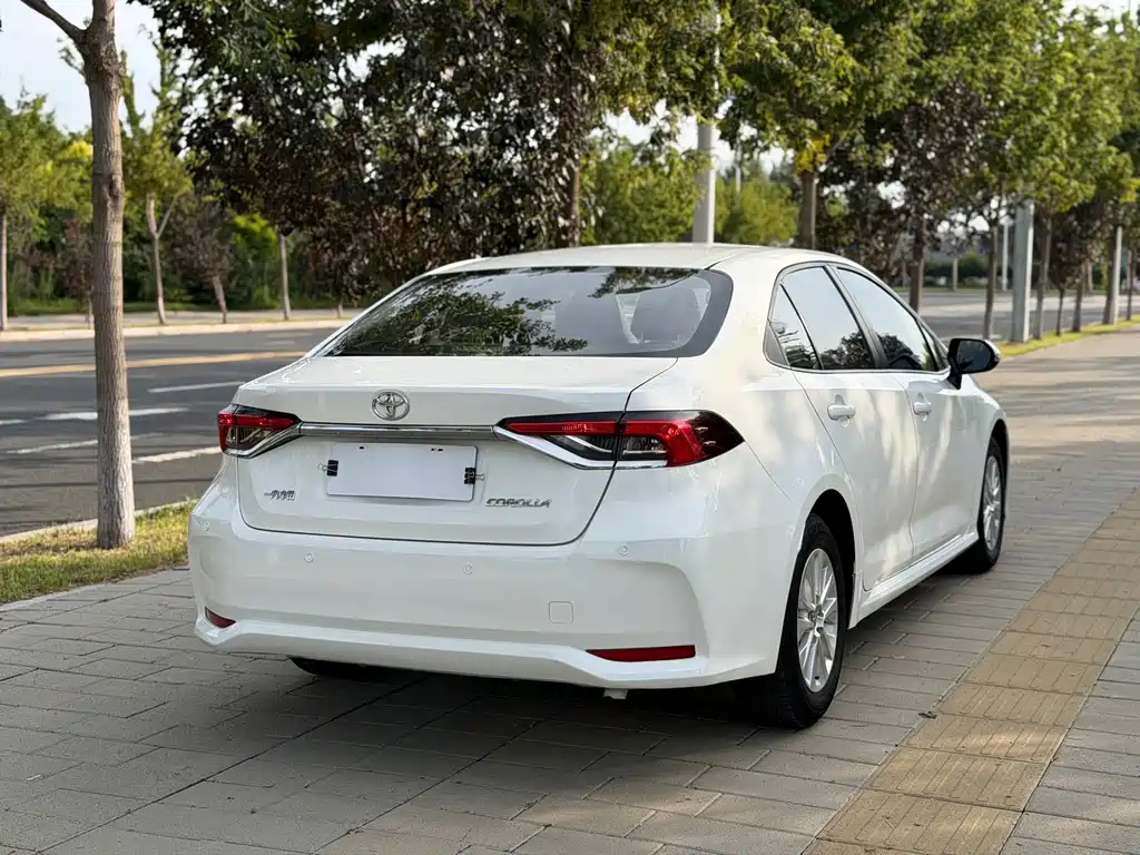 Toyota Corolla 2023 — фото 17