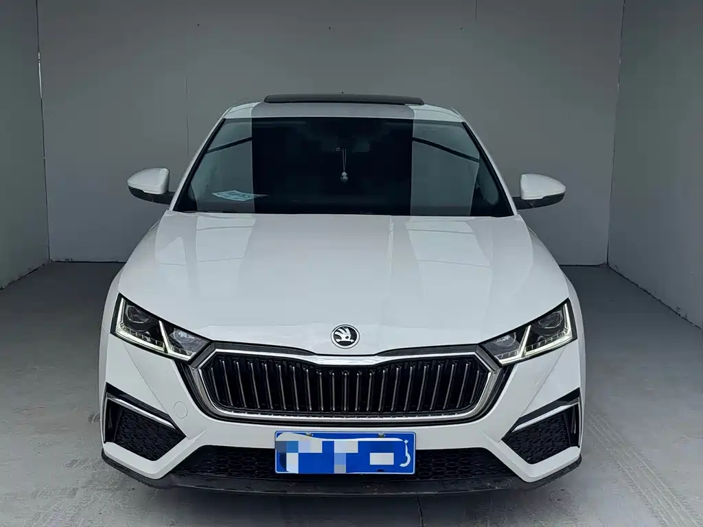 Skoda Octavia 2023 — фото 2
